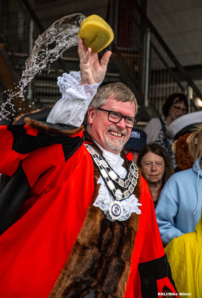 RNLI-200th-anniversary-695x1024
